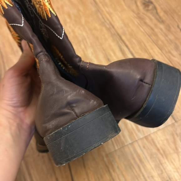 Brown Cowboy Boots with Sunflower Embroidery Size 41 - Picture 6 of 8
